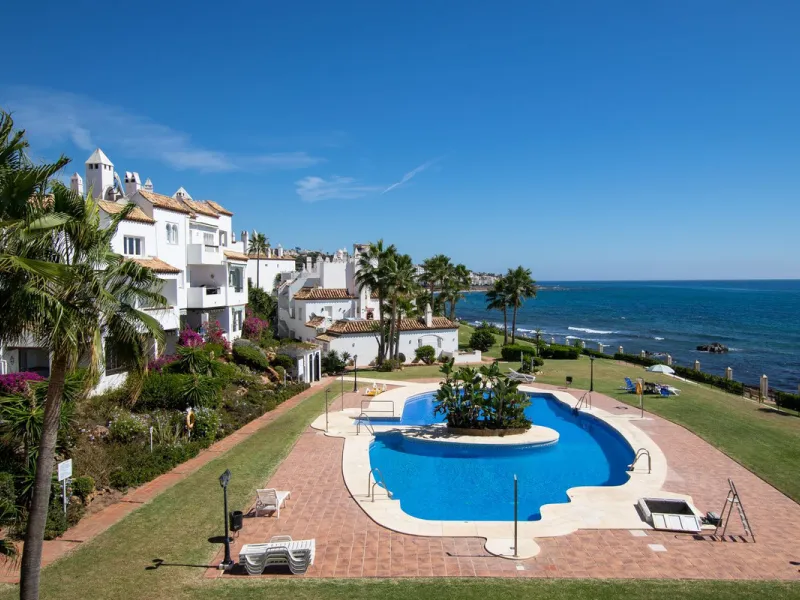 Exclusively! This unique penthouse for rent is located on the Costa del Sol, front line beach, with stunning views of the sea, sand, beach, Africa, Gibraltar, the promenade.