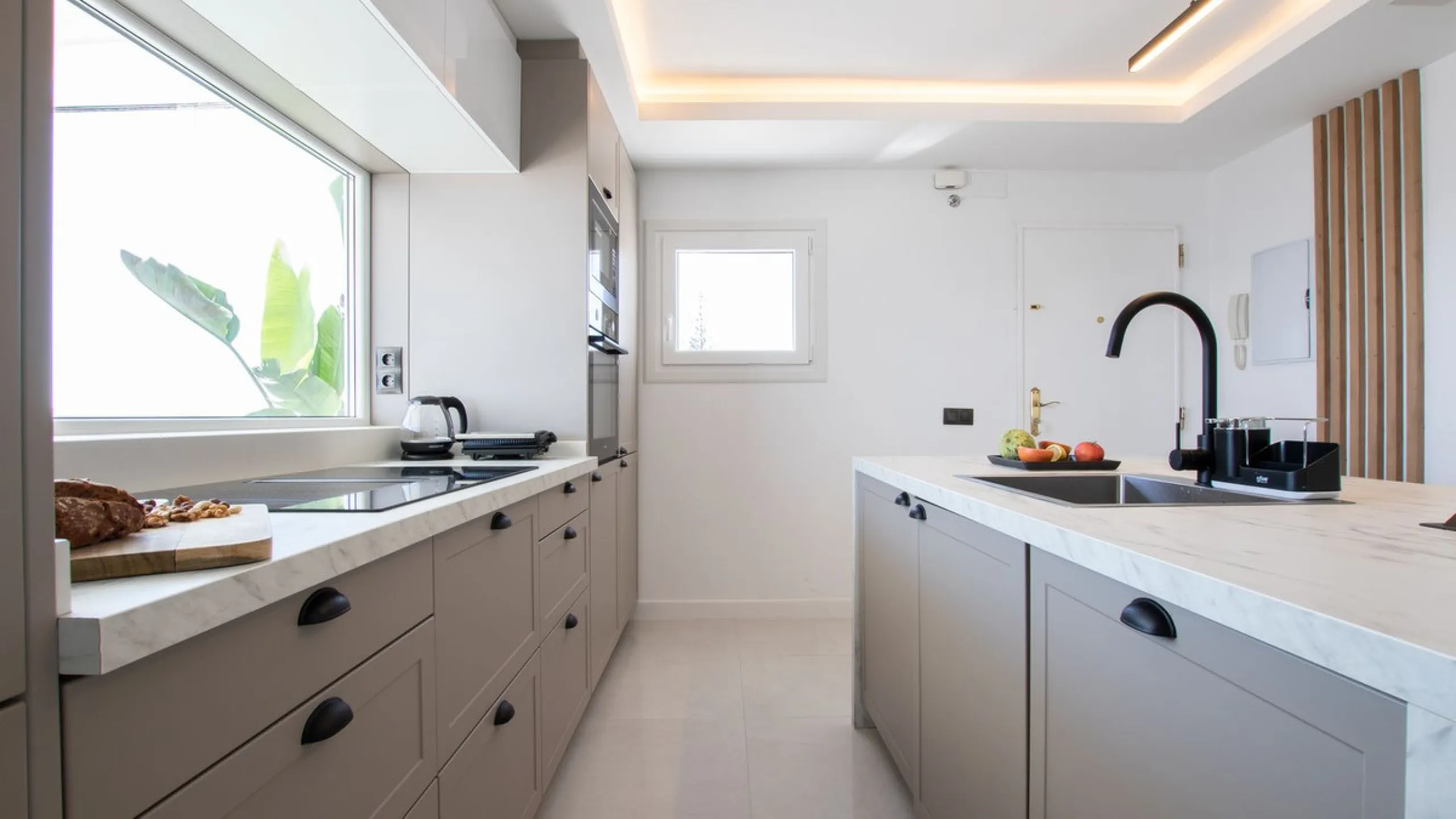 Exclusively! This unique penthouse for rent is located on the Costa del Sol, front line beach, with stunning views of the sea, sand, beach, Africa, Gibraltar, the promenade.
