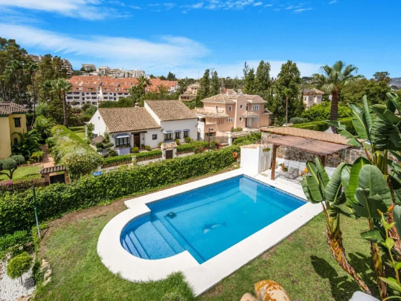 Beautifully renovated Private villa in Dame de Noche