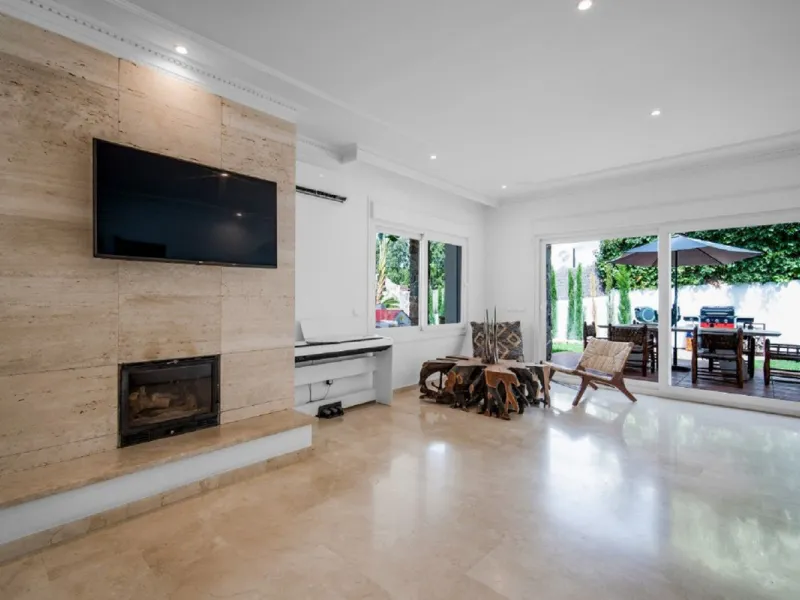 Beautifully renovated Private villa in Dame de Noche