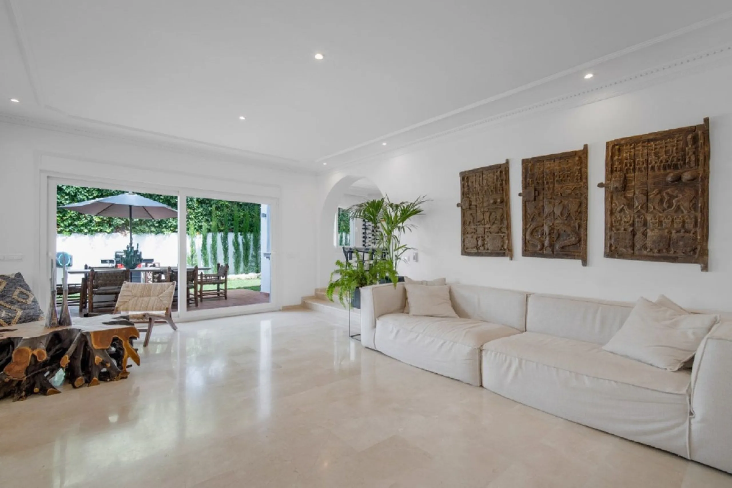 Beautifully renovated Private villa in Dame de Noche