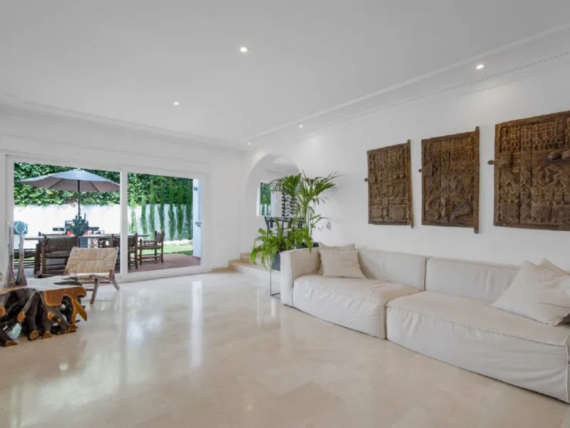 Beautifully renovated Private villa in Dame de Noche