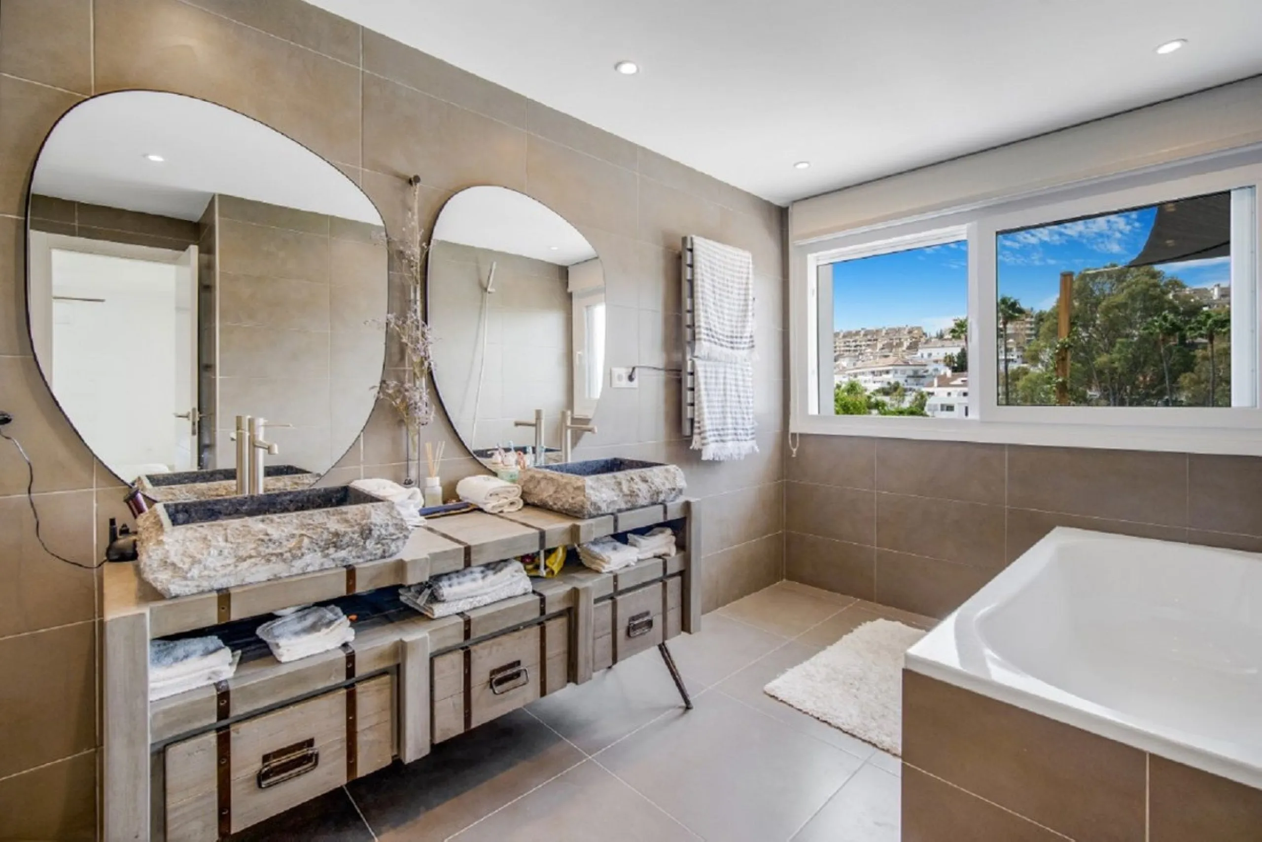 Beautifully renovated Private villa in Dame de Noche