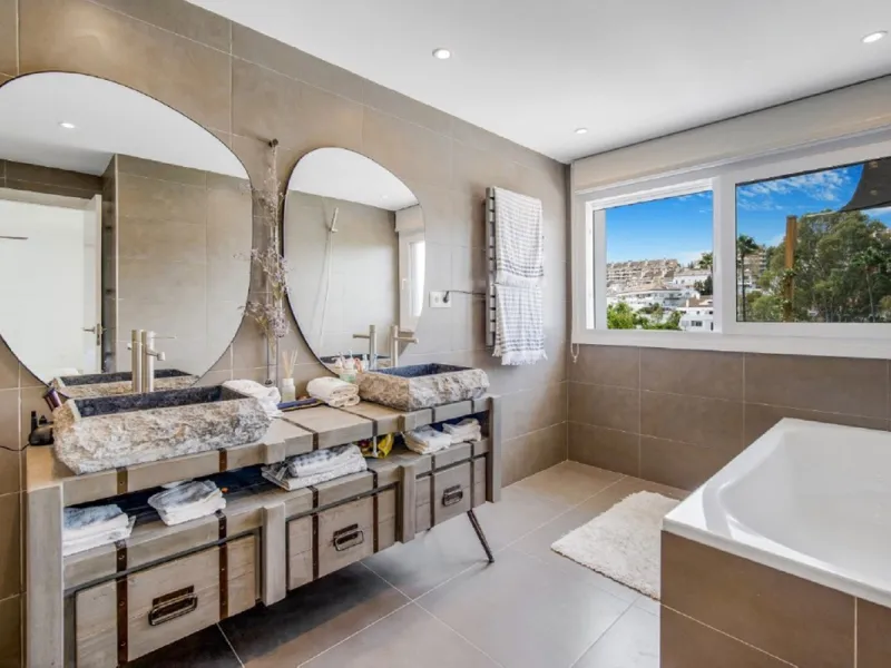 Beautifully renovated Private villa in Dame de Noche