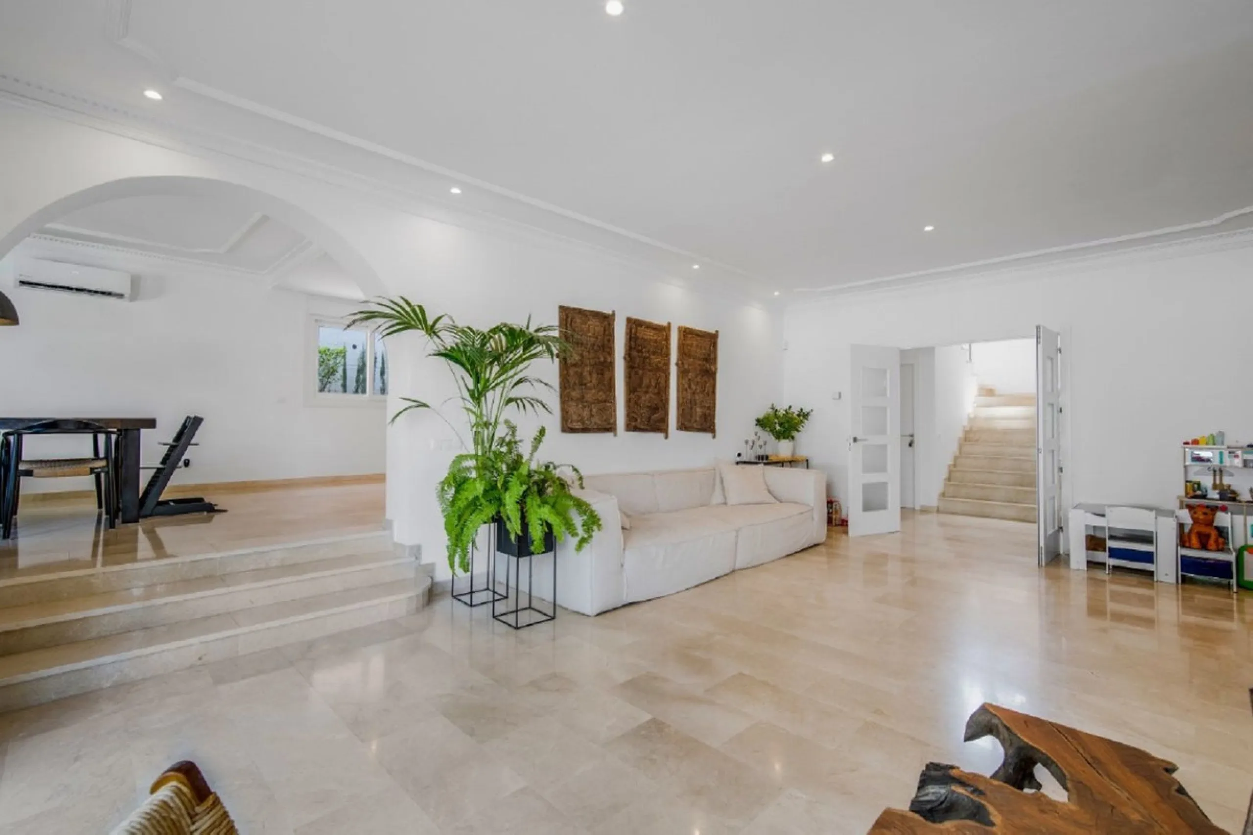 Beautifully renovated Private villa in Dame de Noche