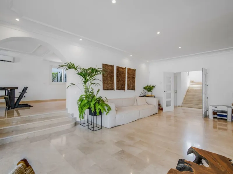 Beautifully renovated Private villa in Dame de Noche