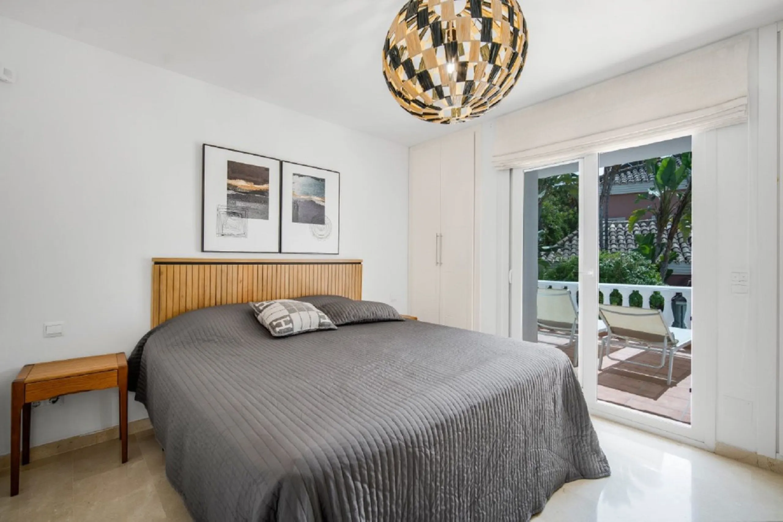 Beautifully renovated Private villa in Dame de Noche