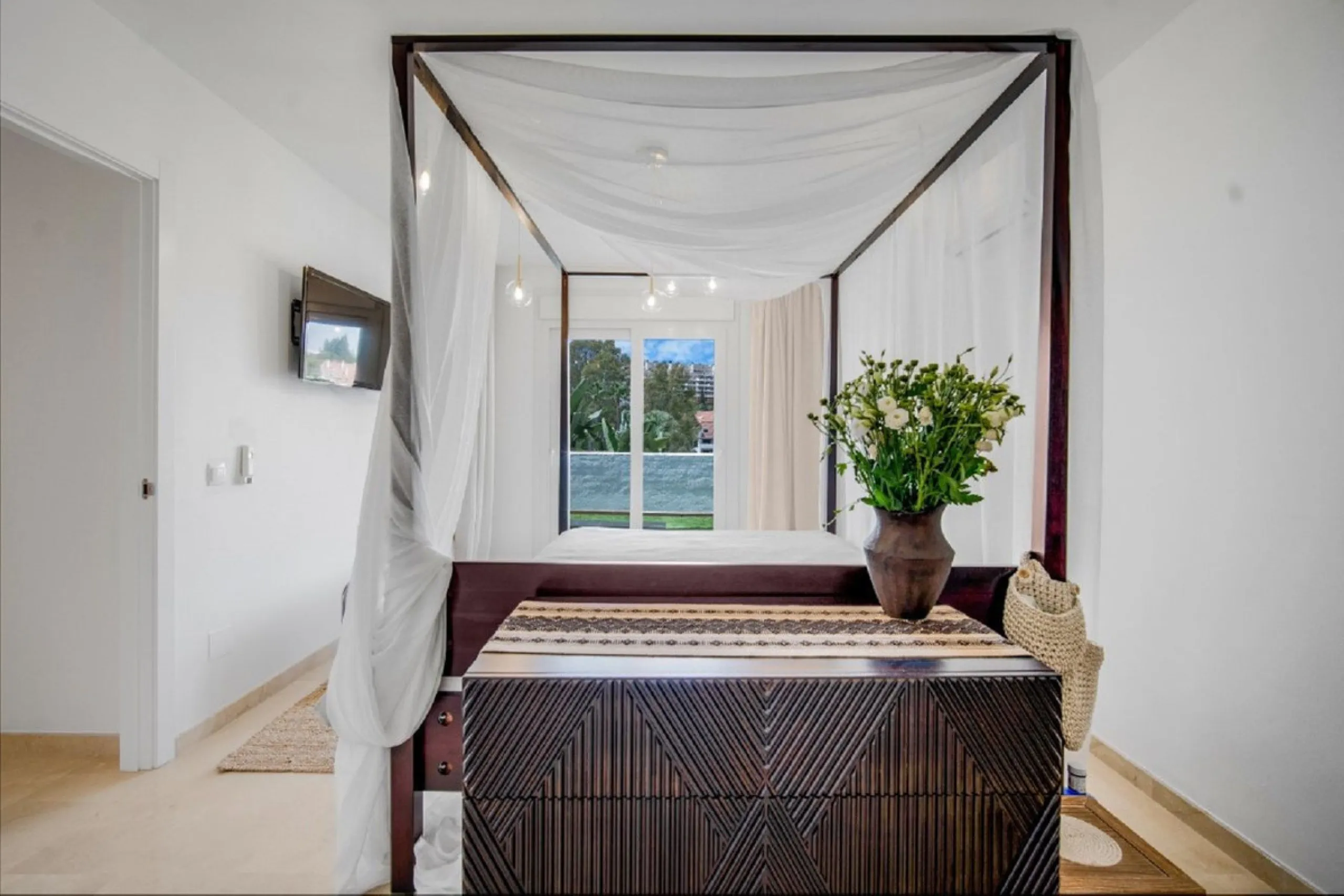 Beautifully renovated Private villa in Dame de Noche