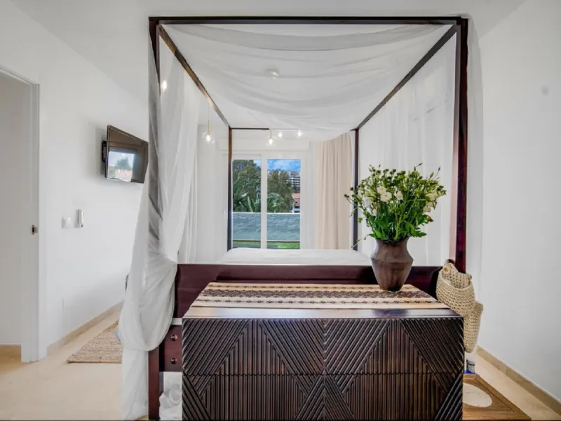 Beautifully renovated Private villa in Dame de Noche