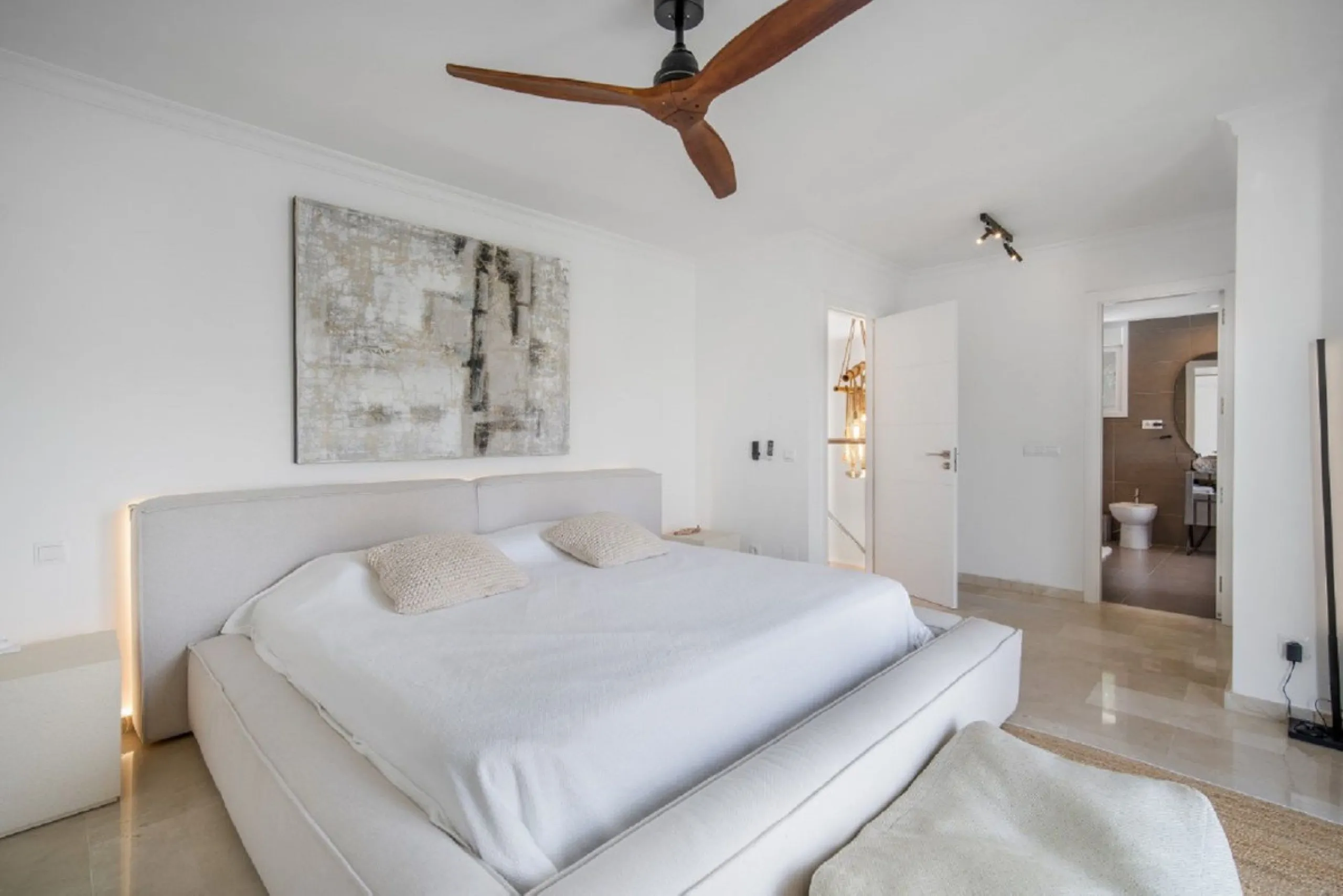 Beautifully renovated Private villa in Dame de Noche