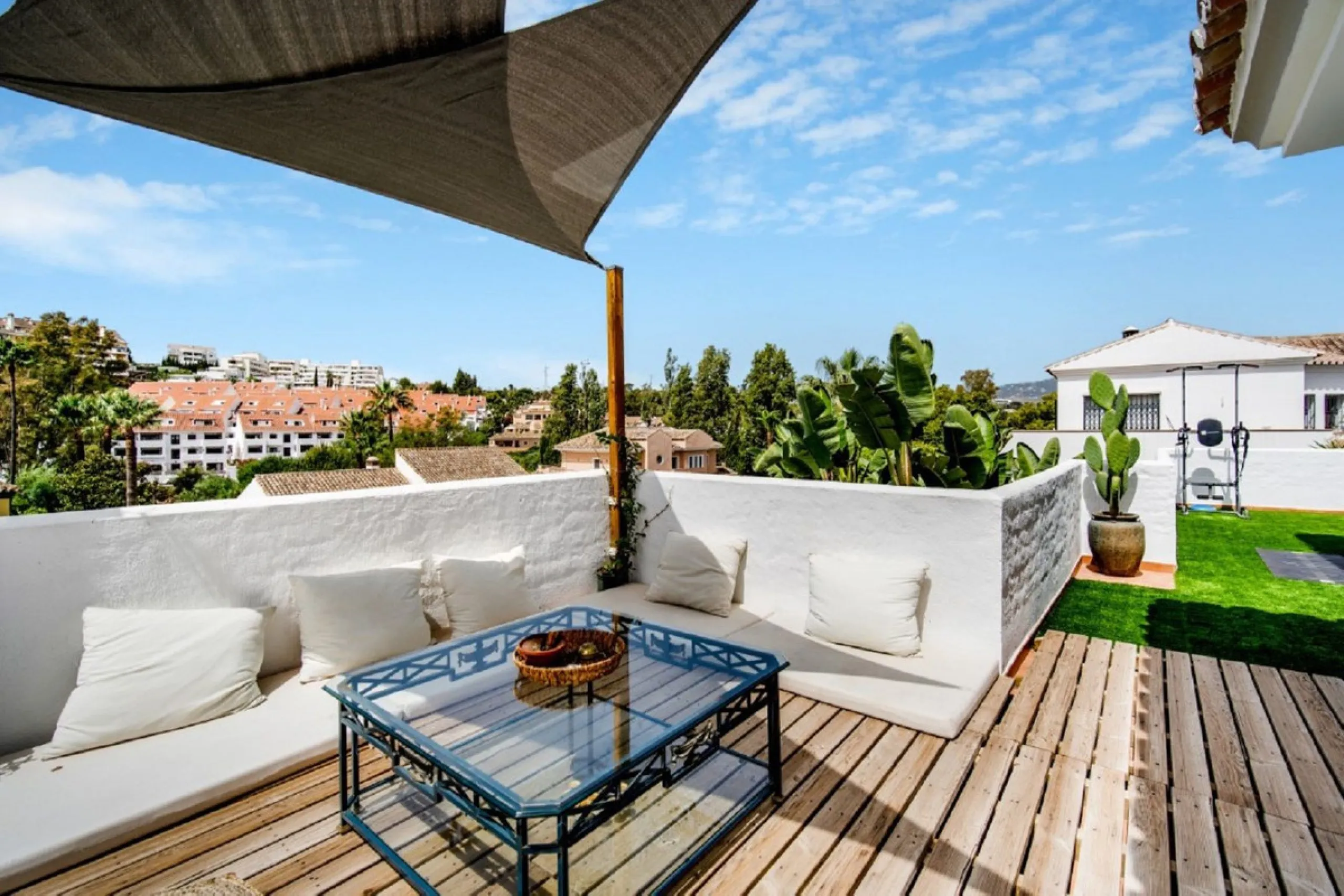 Beautifully renovated Private villa in Dame de Noche