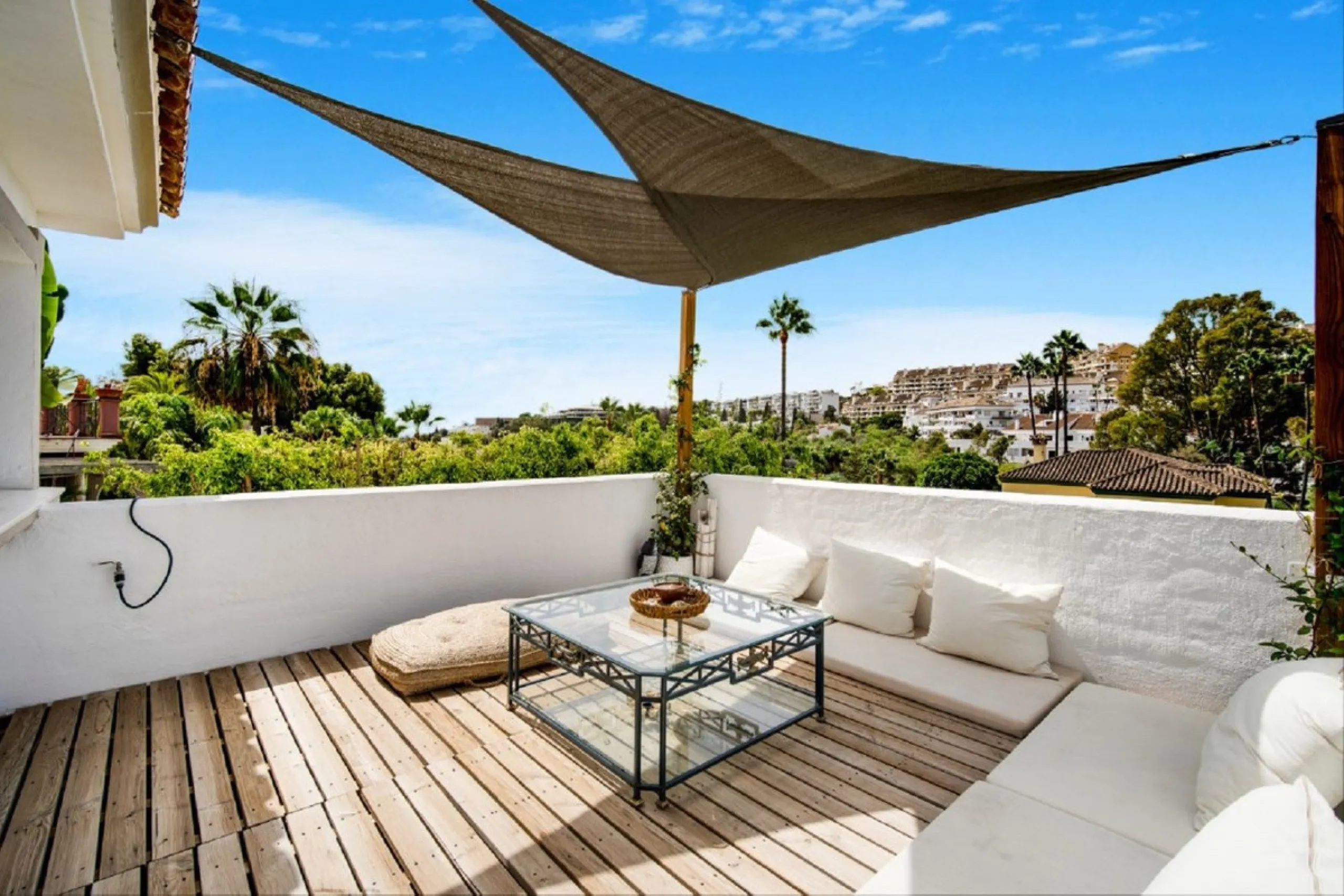 Beautifully renovated Private villa in Dame de Noche