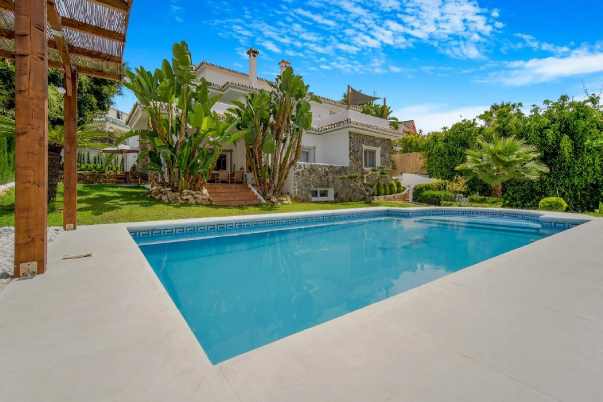 Beautifully renovated Private villa in Dame de Noche