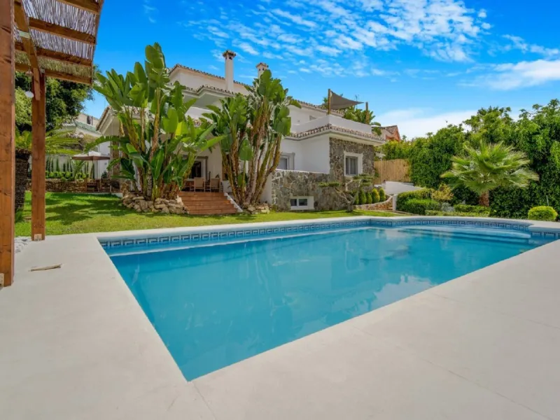 Beautifully renovated Private villa in Dame de Noche