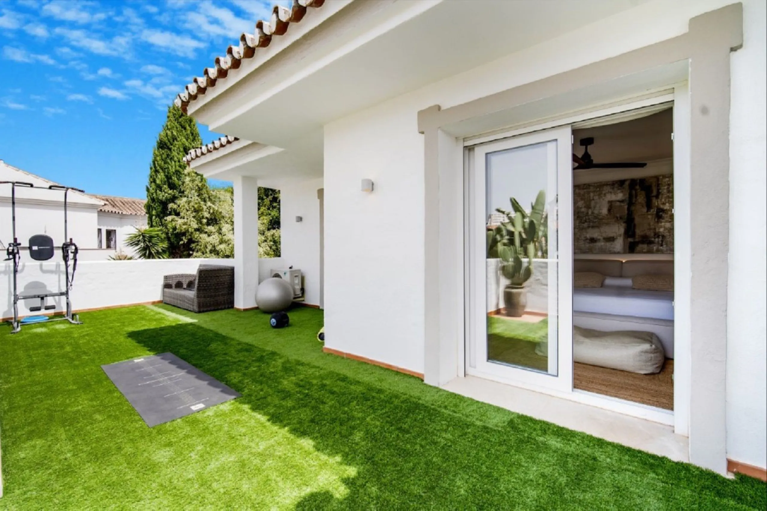 Beautifully renovated Private villa in Dame de Noche