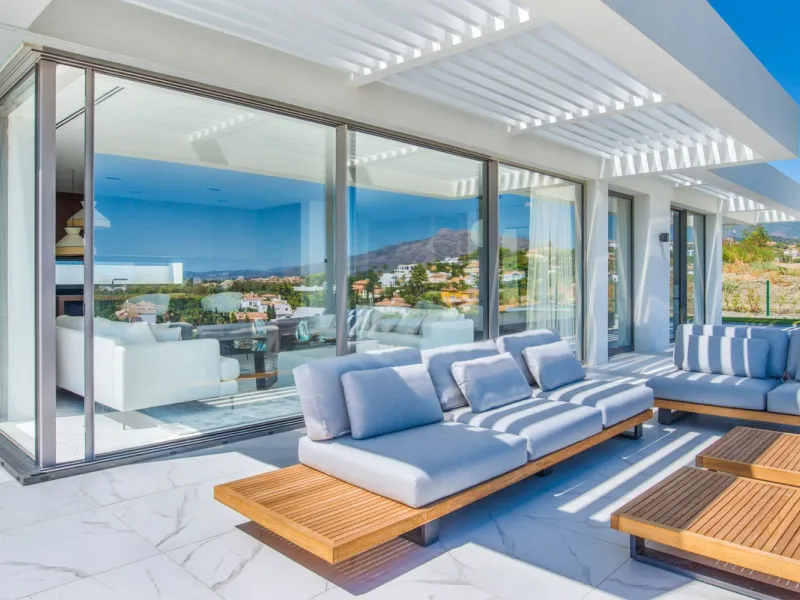 Apartment - Middle Floor Apartment в продаже в El Paraiso, Málaga. В доме 3 спален и 2 ванных комнат. Площадь дома 180 м²