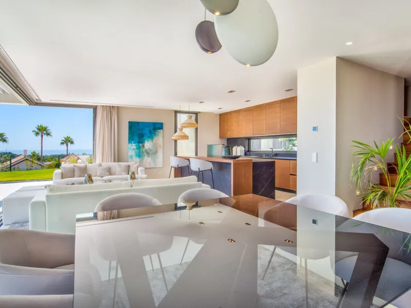 Apartment - Middle Floor Apartment в продаже в El Paraiso, Málaga. В доме 3 спален и 2 ванных комнат. Площадь дома 180 м²