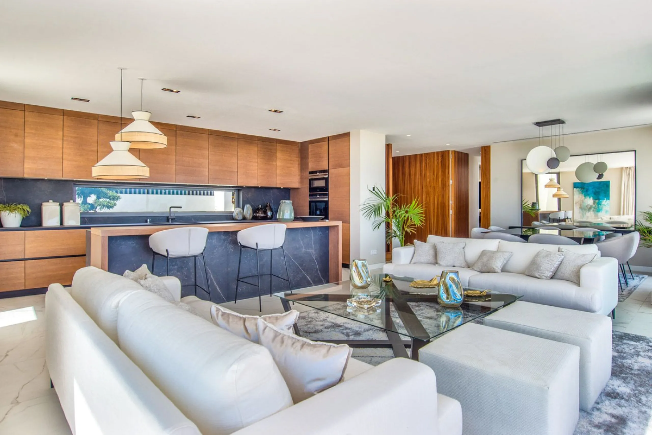 Apartment - Middle Floor Apartment в продаже в El Paraiso, Málaga. В доме 3 спален и 2 ванных комнат. Площадь дома 180 м²