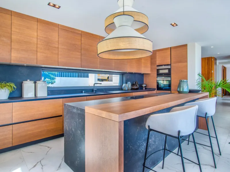 Apartment - Middle Floor Apartment в продаже в El Paraiso, Málaga. В доме 3 спален и 2 ванных комнат. Площадь дома 180 м²