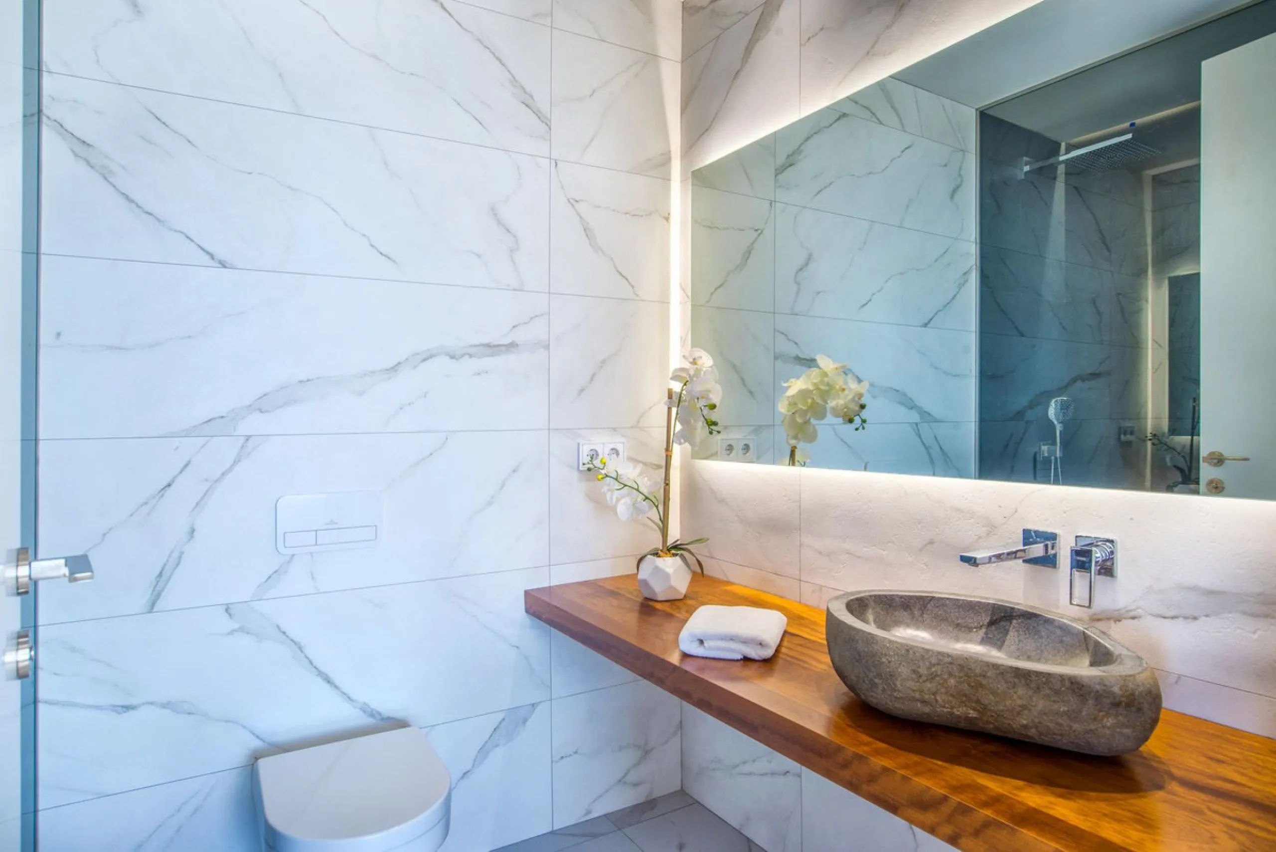 Apartment - Middle Floor Apartment в продаже в El Paraiso, Málaga. В доме 3 спален и 2 ванных комнат. Площадь дома 180 м²