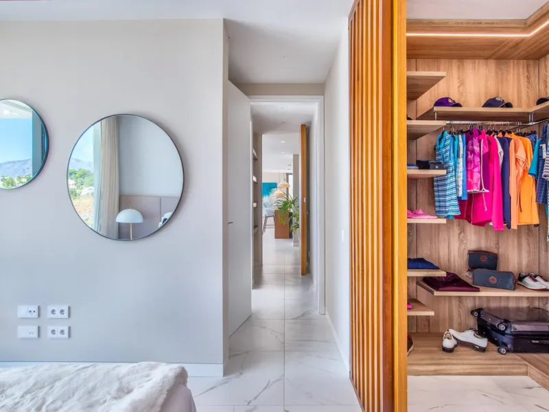 Apartment - Middle Floor Apartment в продаже в El Paraiso, Málaga. В доме 3 спален и 2 ванных комнат. Площадь дома 180 м²