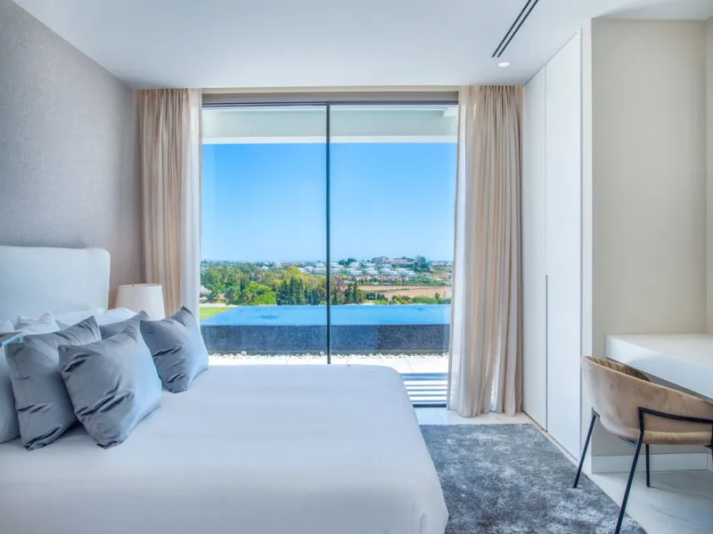 Apartment - Middle Floor Apartment в продаже в El Paraiso, Málaga. В доме 3 спален и 2 ванных комнат. Площадь дома 180 м²