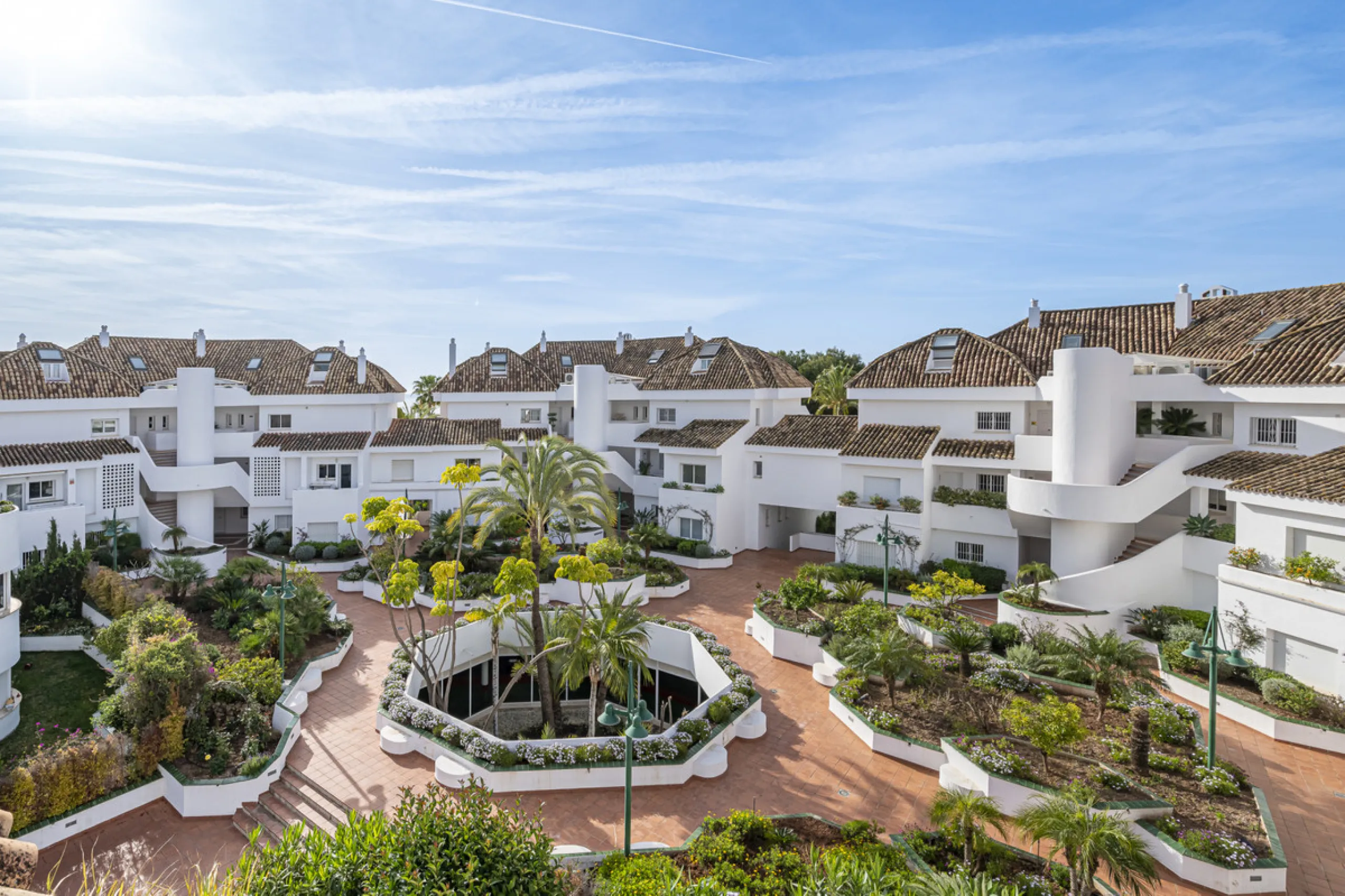 This bright penthouse is situated within one of the most prestigious gated communities in Las Lomas del Marbella Club, offering 24-hour concierge service, security, and lush gardens with three swimming pools (including a heated one).