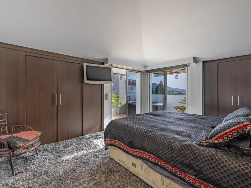 This bright penthouse is situated within one of the most prestigious gated communities in Las Lomas del Marbella Club, offering 24-hour concierge service, security, and lush gardens with three swimming pools (including a heated one).