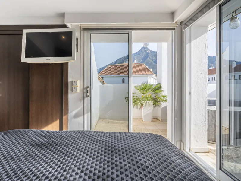 This bright penthouse is situated within one of the most prestigious gated communities in Las Lomas del Marbella Club, offering 24-hour concierge service, security, and lush gardens with three swimming pools (including a heated one).