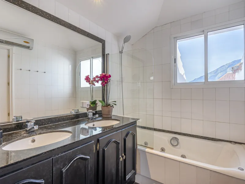 This bright penthouse is situated within one of the most prestigious gated communities in Las Lomas del Marbella Club, offering 24-hour concierge service, security, and lush gardens with three swimming pools (including a heated one).