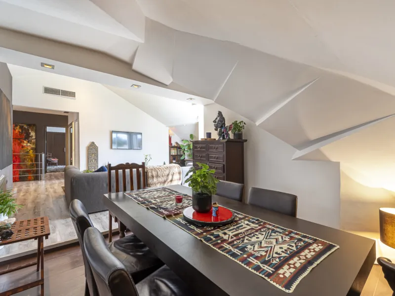 This bright penthouse is situated within one of the most prestigious gated communities in Las Lomas del Marbella Club, offering 24-hour concierge service, security, and lush gardens with three swimming pools (including a heated one).