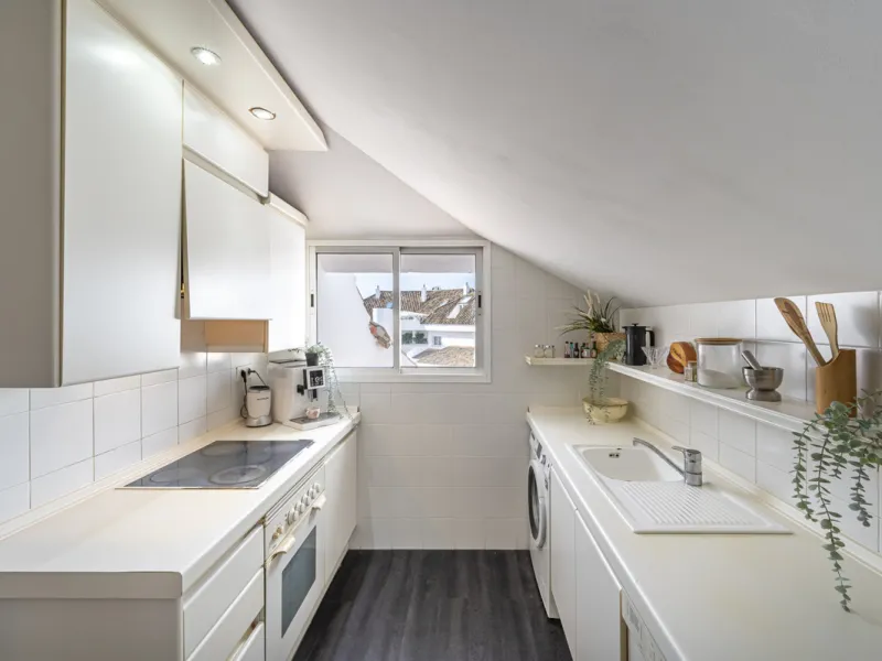 This bright penthouse is situated within one of the most prestigious gated communities in Las Lomas del Marbella Club, offering 24-hour concierge service, security, and lush gardens with three swimming pools (including a heated one).
