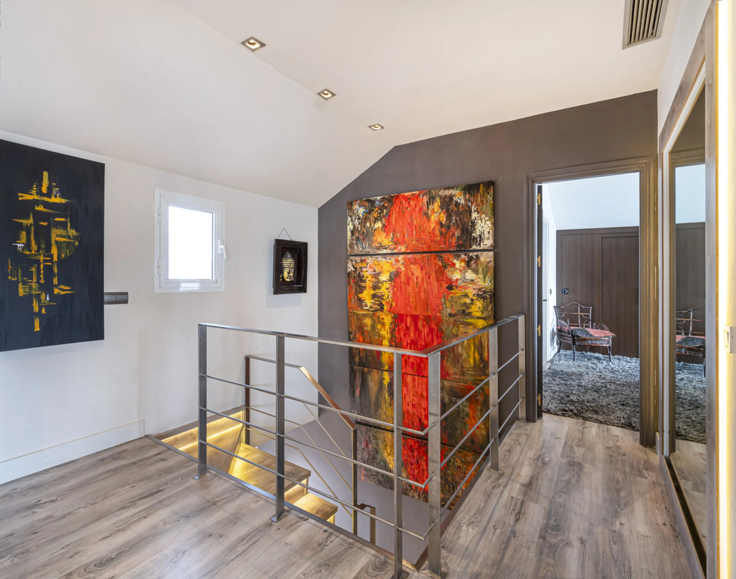 This bright penthouse is situated within one of the most prestigious gated communities in Las Lomas del Marbella Club, offering 24-hour concierge service, security, and lush gardens with three swimming pools (including a heated one).