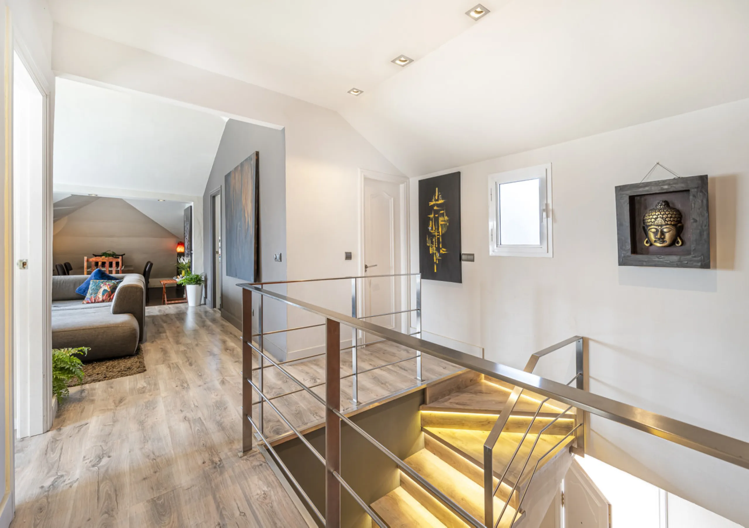 This bright penthouse is situated within one of the most prestigious gated communities in Las Lomas del Marbella Club, offering 24-hour concierge service, security, and lush gardens with three swimming pools (including a heated one).