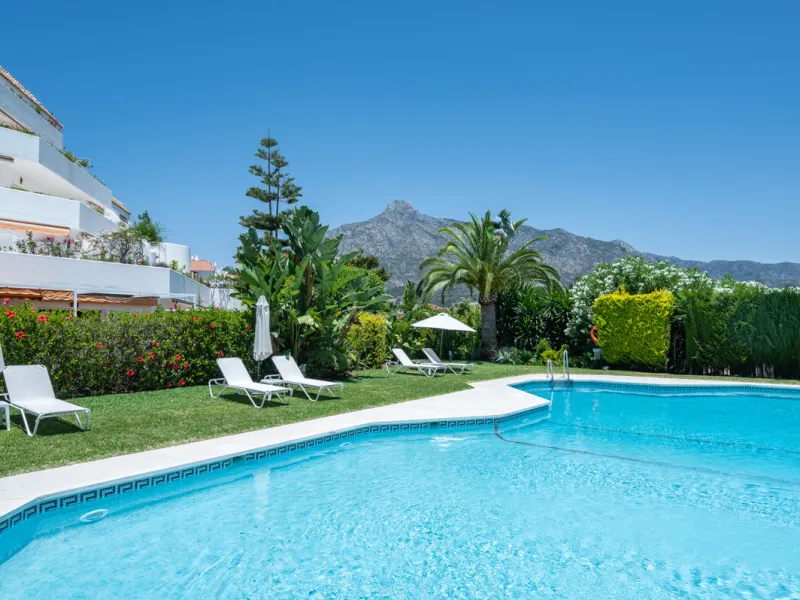 This bright penthouse is situated within one of the most prestigious gated communities in Las Lomas del Marbella Club, offering 24-hour concierge service, security, and lush gardens with three swimming pools (including a heated one).