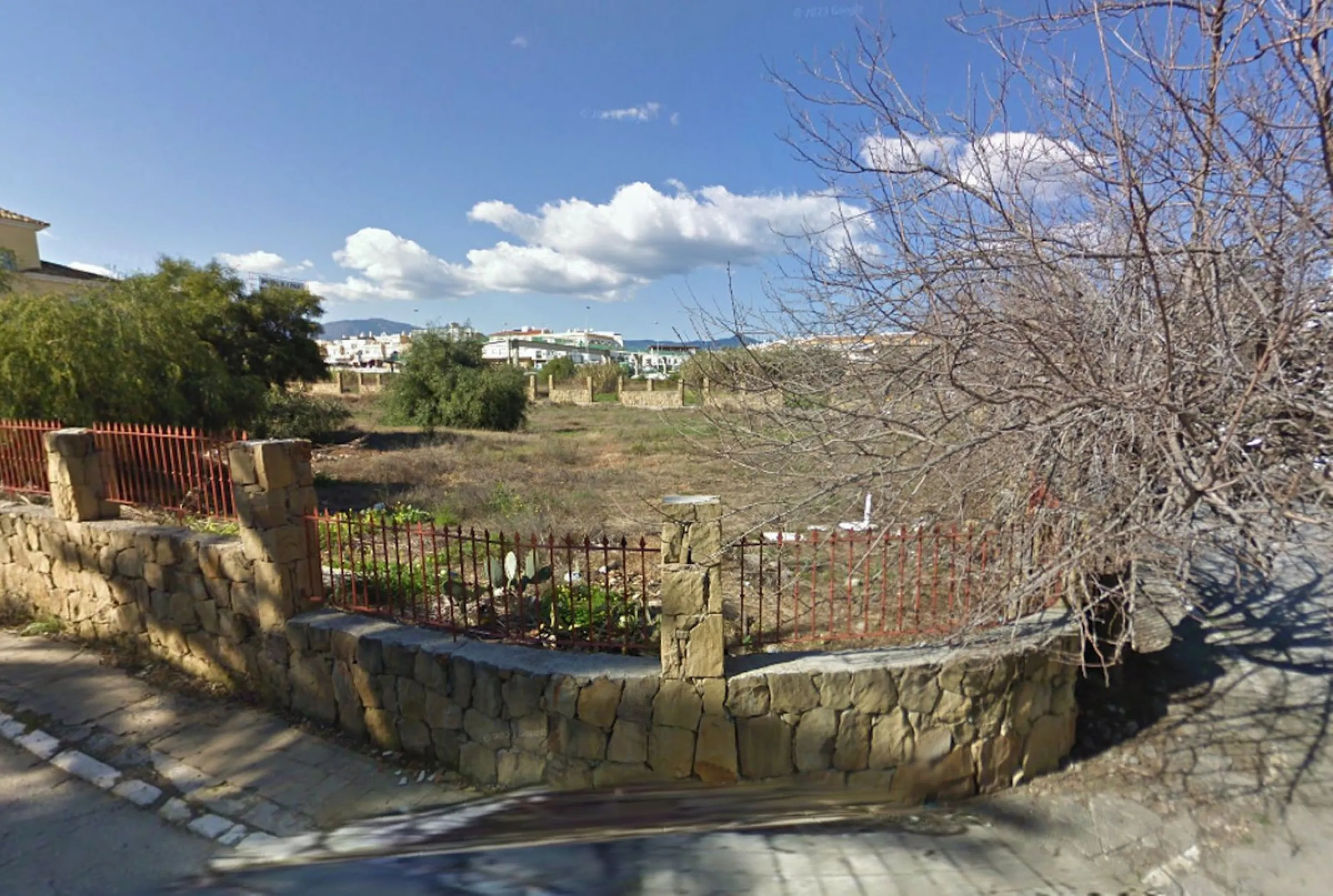 Plot - Residential Plot в продаже в Estepona, Málaga. Площадь дома 2045 м². Площадь участка 5800 м²