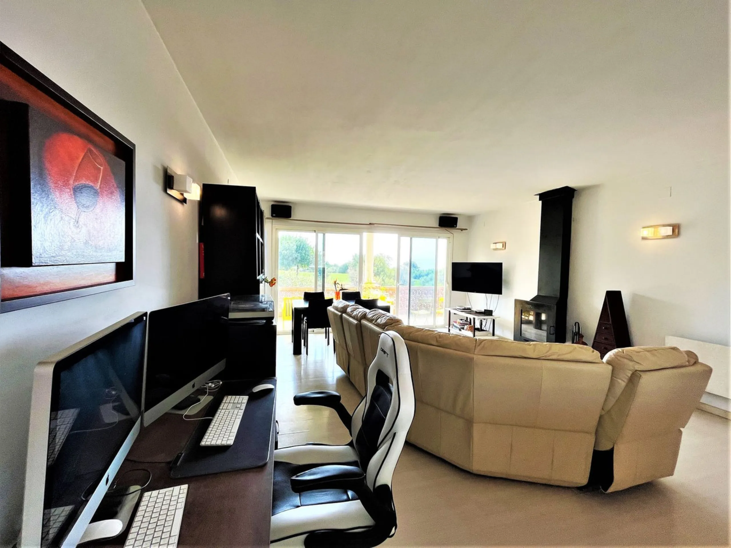 House - Detached Villa в продаже в Estepona, Málaga. В доме 3 спален и 1 ванных комнат. Площадь дома 260 м². Площадь участка 1154 м²