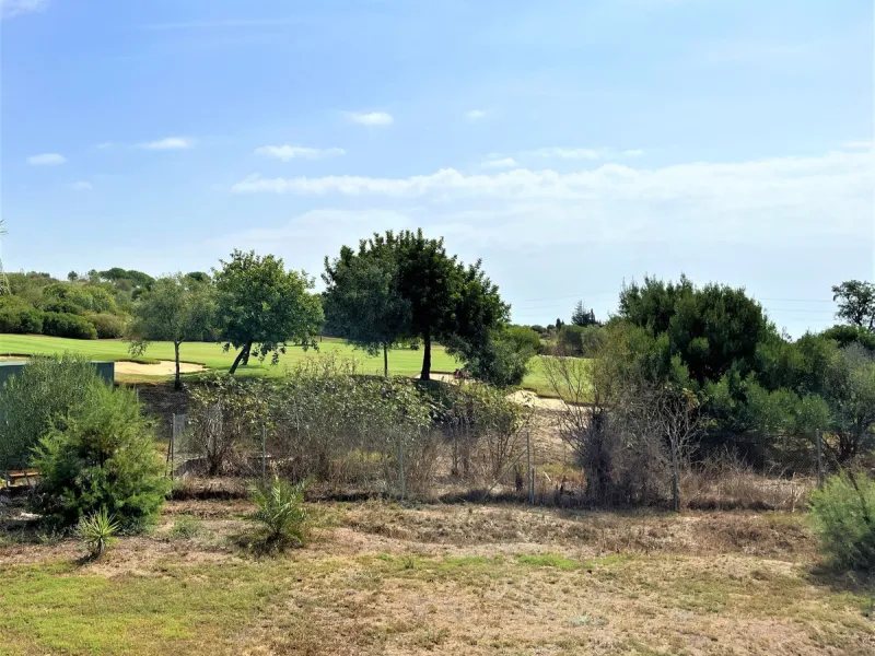 House - Detached Villa в продаже в Estepona, Málaga. В доме 3 спален и 1 ванных комнат. Площадь дома 260 м². Площадь участка 1154 м²