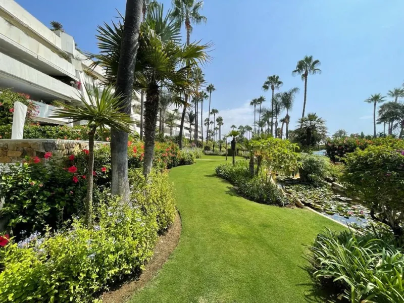 SECOND FLOOR APARTMENT IN LOS GRANADOS II IN PUERTO BANUS