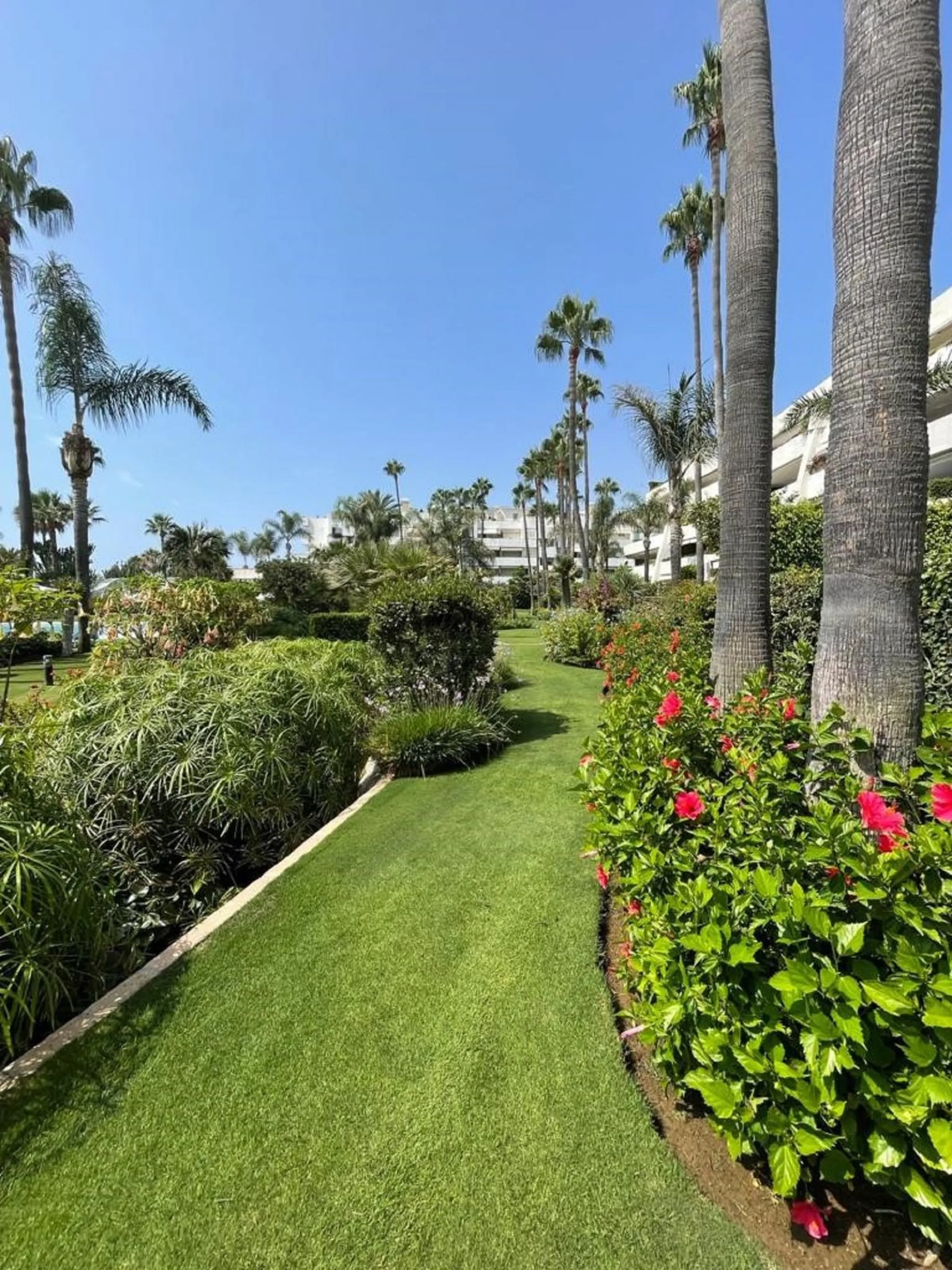 SECOND FLOOR APARTMENT IN LOS GRANADOS II IN PUERTO BANUS