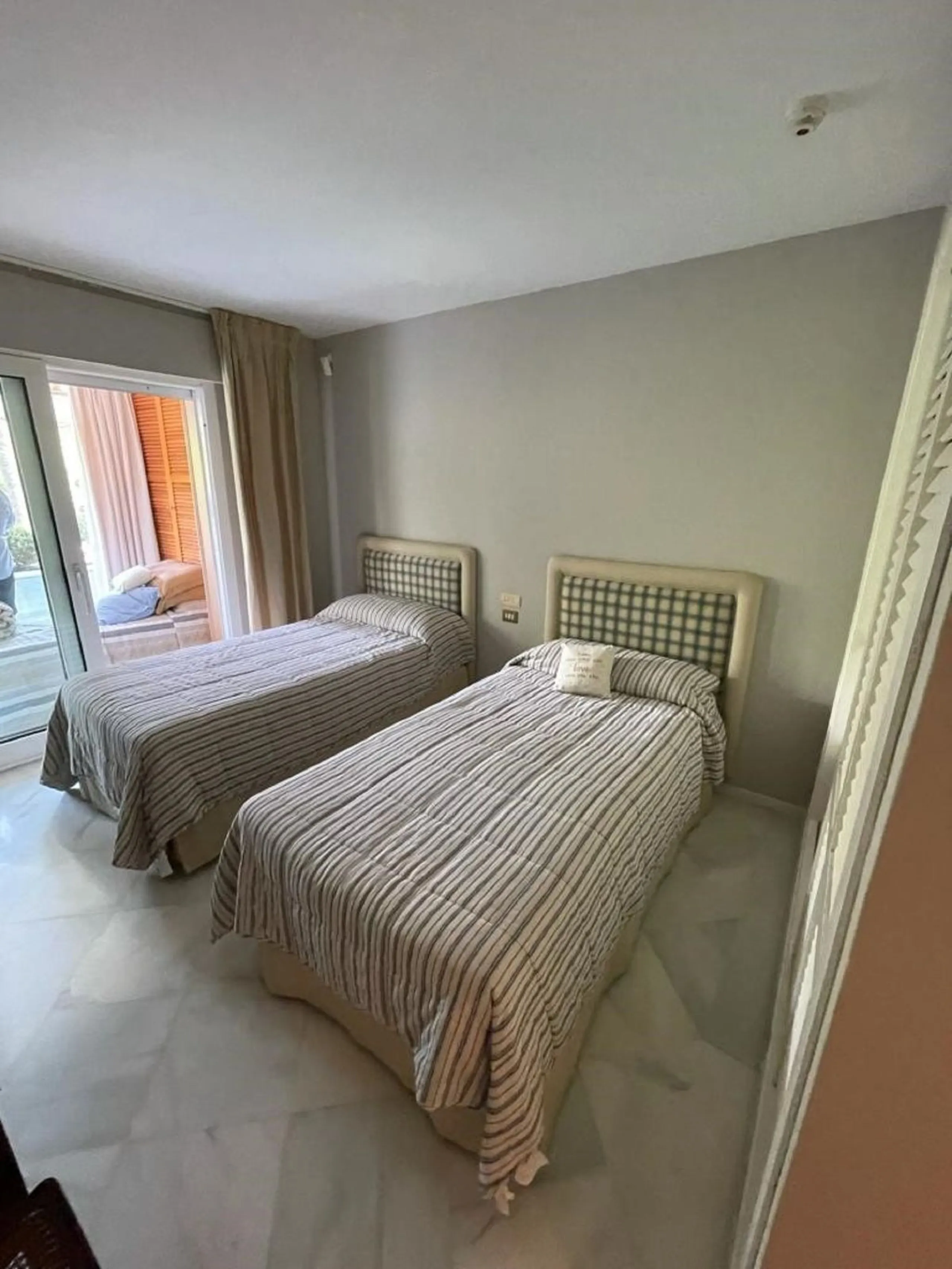 SECOND FLOOR APARTMENT IN LOS GRANADOS II IN PUERTO BANUS
