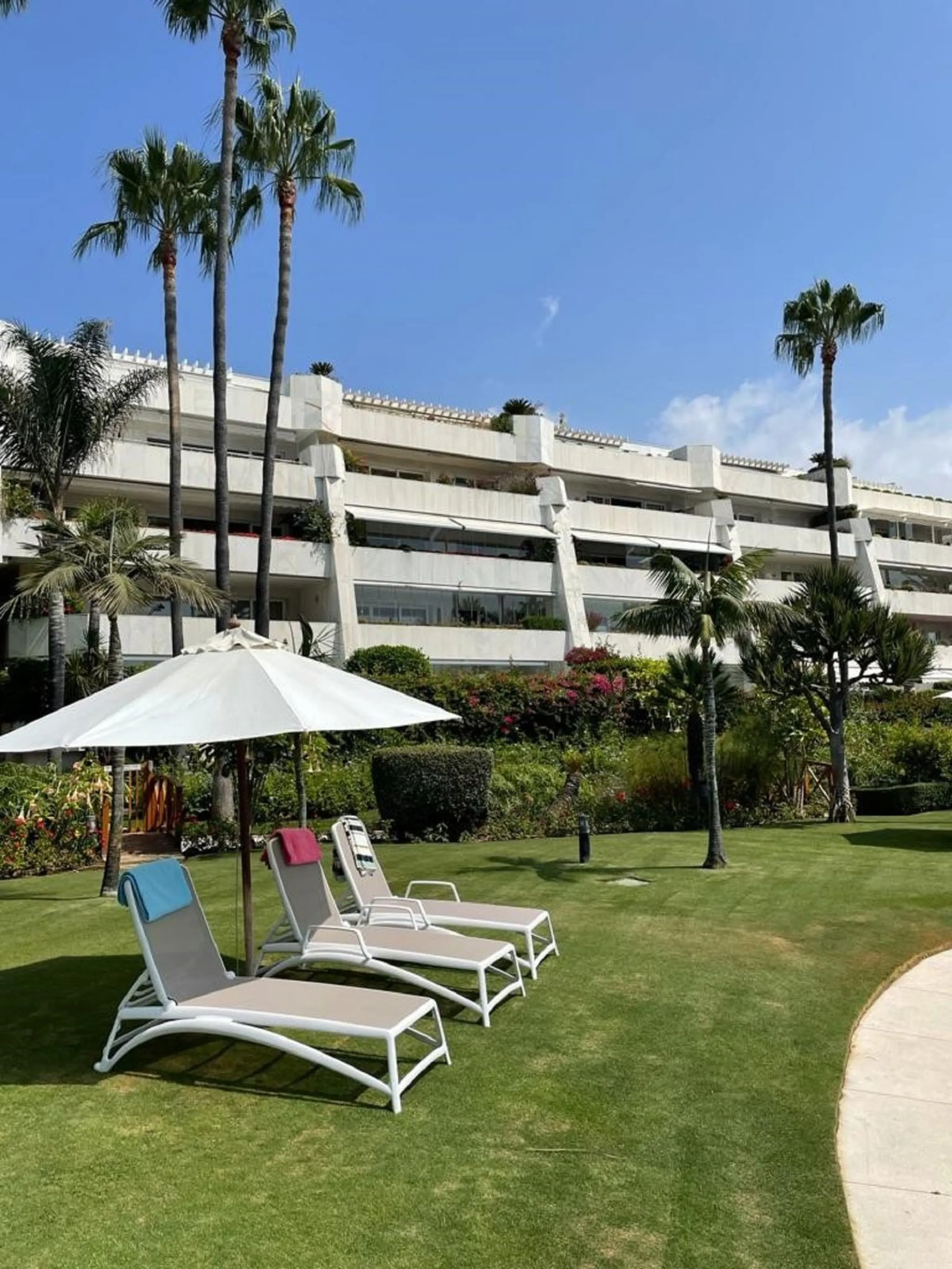SECOND FLOOR APARTMENT IN LOS GRANADOS II IN PUERTO BANUS
