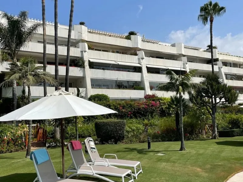 SECOND FLOOR APARTMENT IN LOS GRANADOS II IN PUERTO BANUS