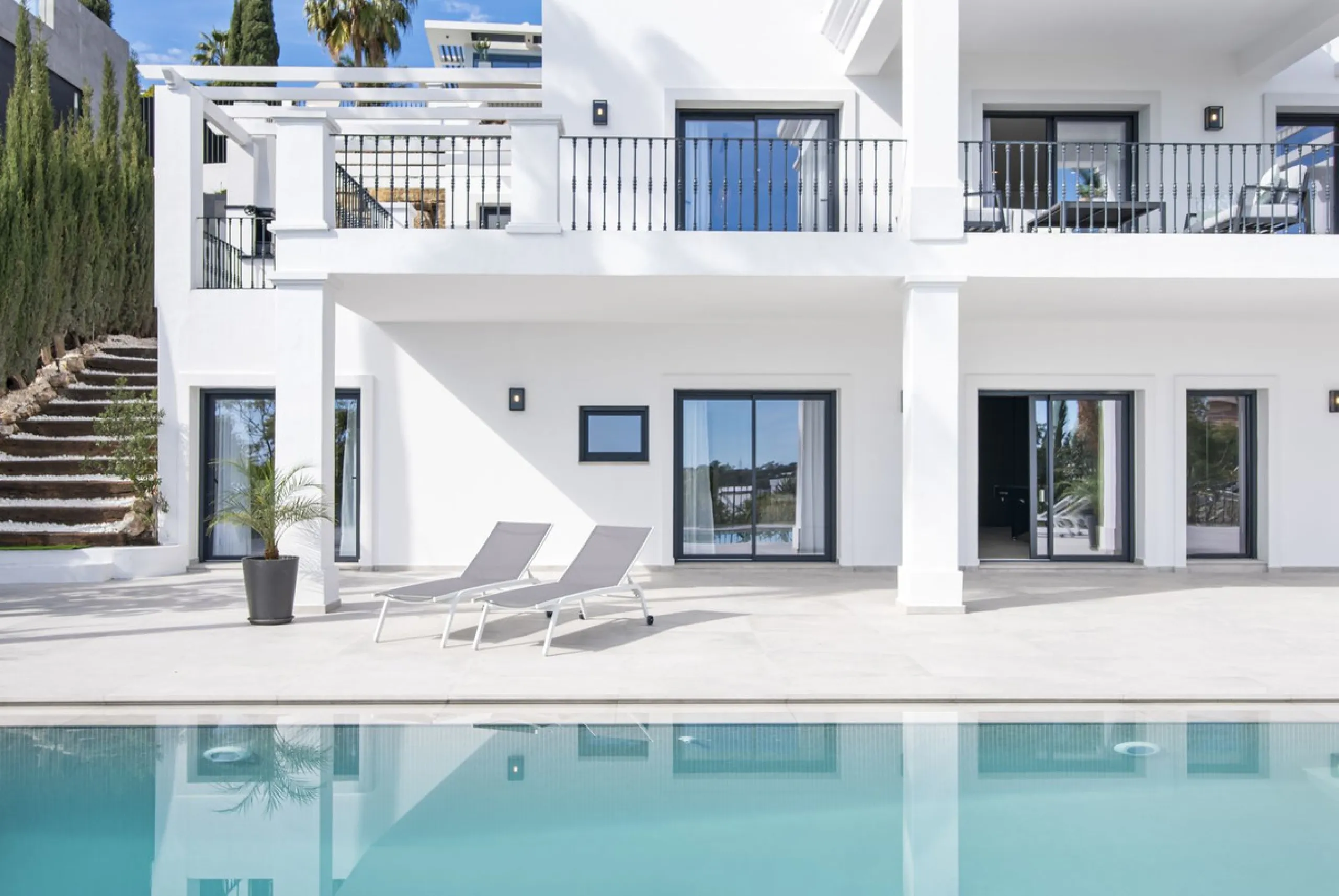 Fully renovated (key ready) completely furnished villa in the Los Flamingos Golf Resort