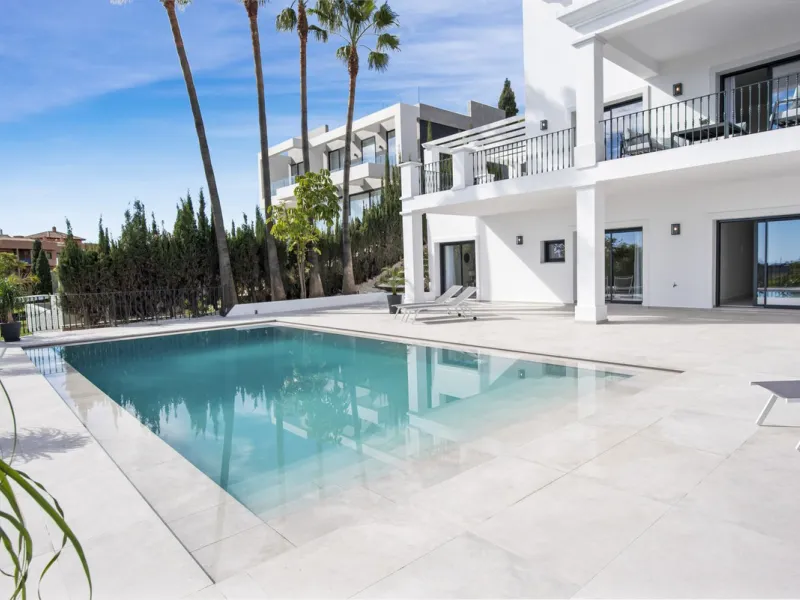 Fully renovated (key ready) completely furnished villa in the Los Flamingos Golf Resort
