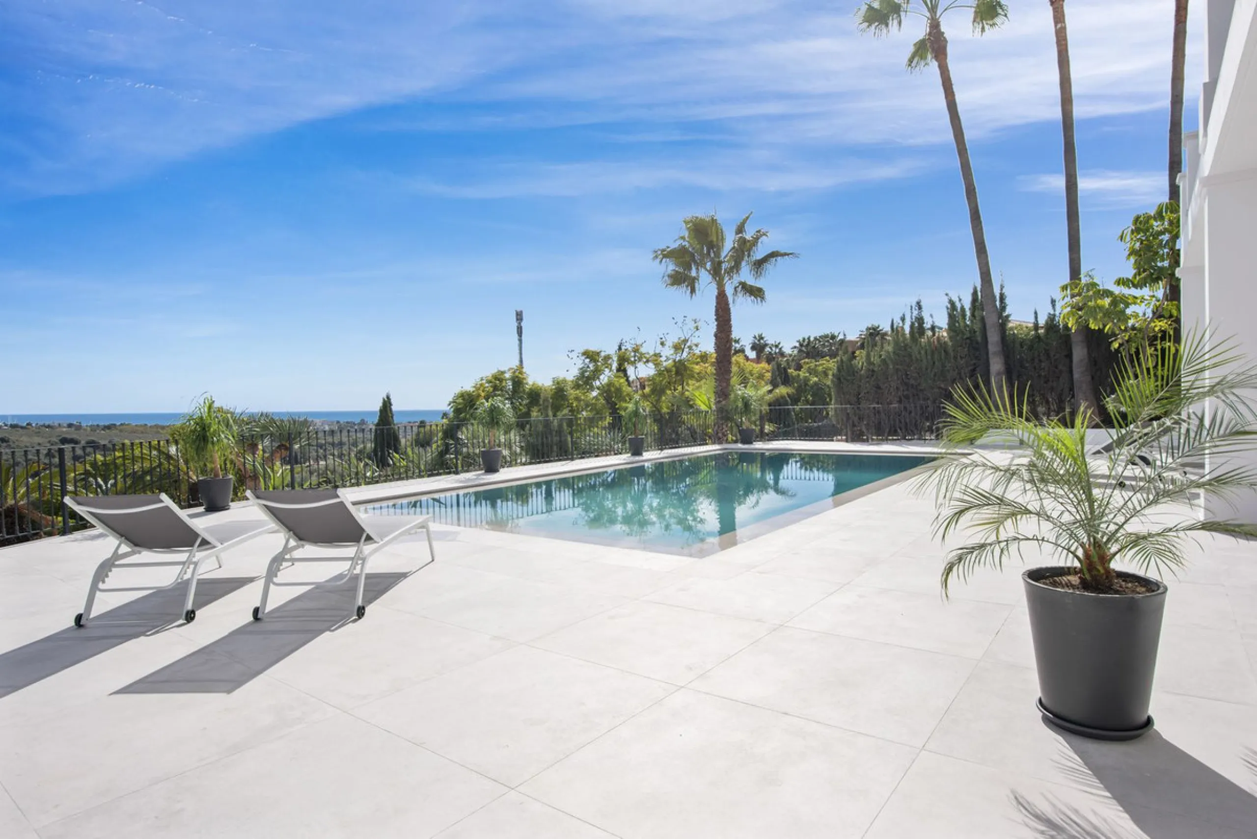 Fully renovated (key ready) completely furnished villa in the Los Flamingos Golf Resort