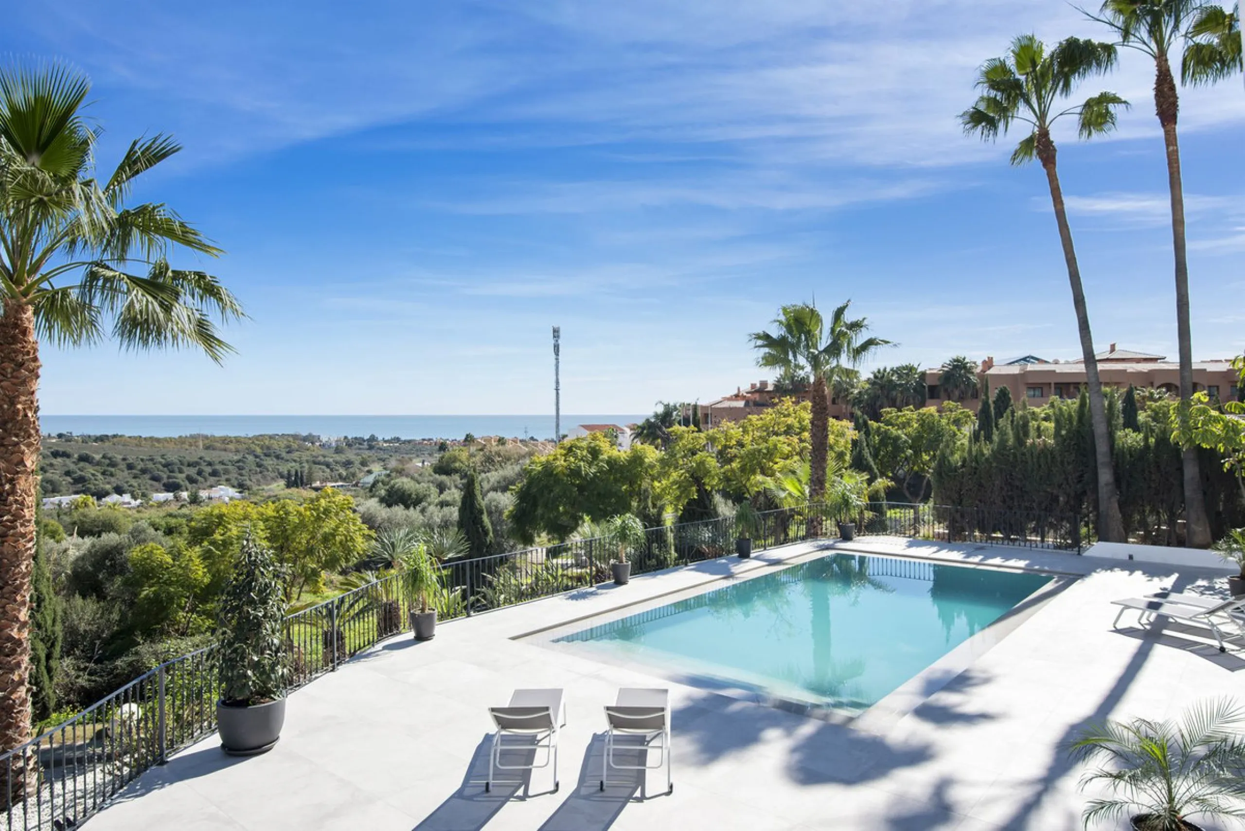 Fully renovated (key ready) completely furnished villa in the Los Flamingos Golf Resort