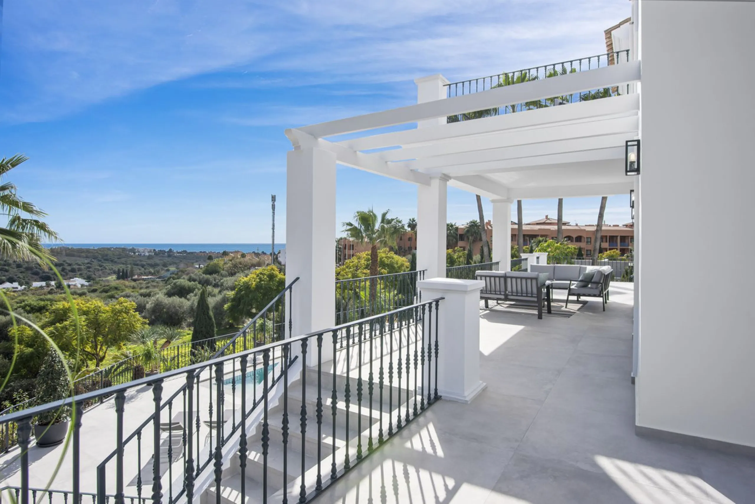 Fully renovated (key ready) completely furnished villa in the Los Flamingos Golf Resort