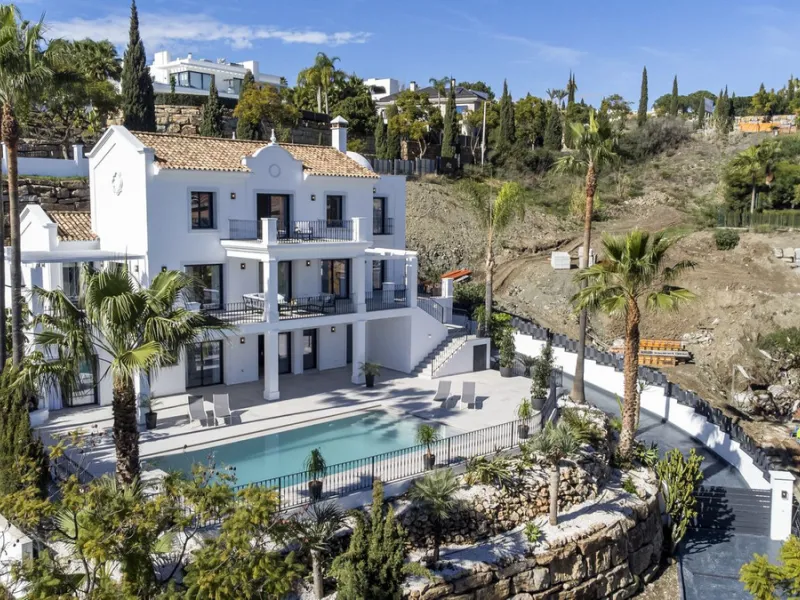 Fully renovated (key ready) completely furnished villa in the Los Flamingos Golf Resort