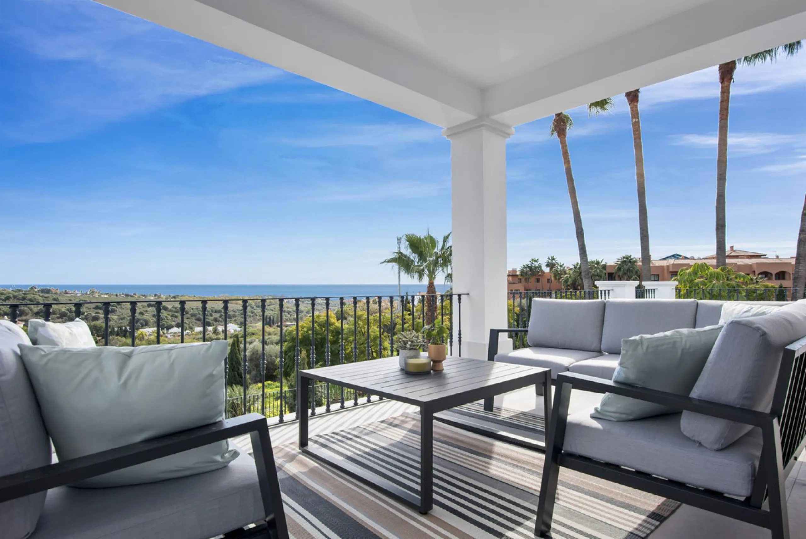 Fully renovated (key ready) completely furnished villa in the Los Flamingos Golf Resort